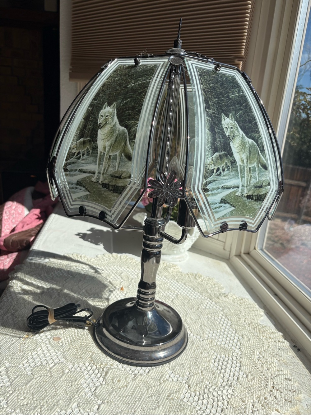 Wolves Scene Glass Panel Table Lamp - Silver Base, White/Gray Shade